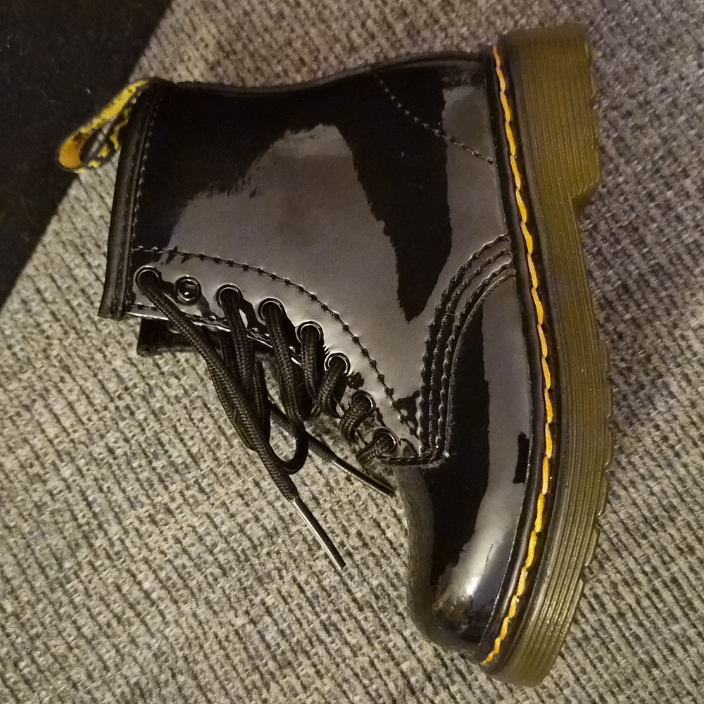 Dr. Martens Toddler 1460 Patent Leather Lace Up Boots - Picture 5 of 11